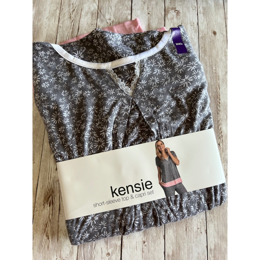 KENSIE Pajama Set Womens XXL Grey Floral Short Sleeve Top Capri Pants 2pc NWT